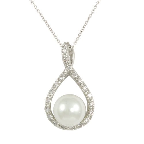 Lustrous white pearl Necklace & Earring Set